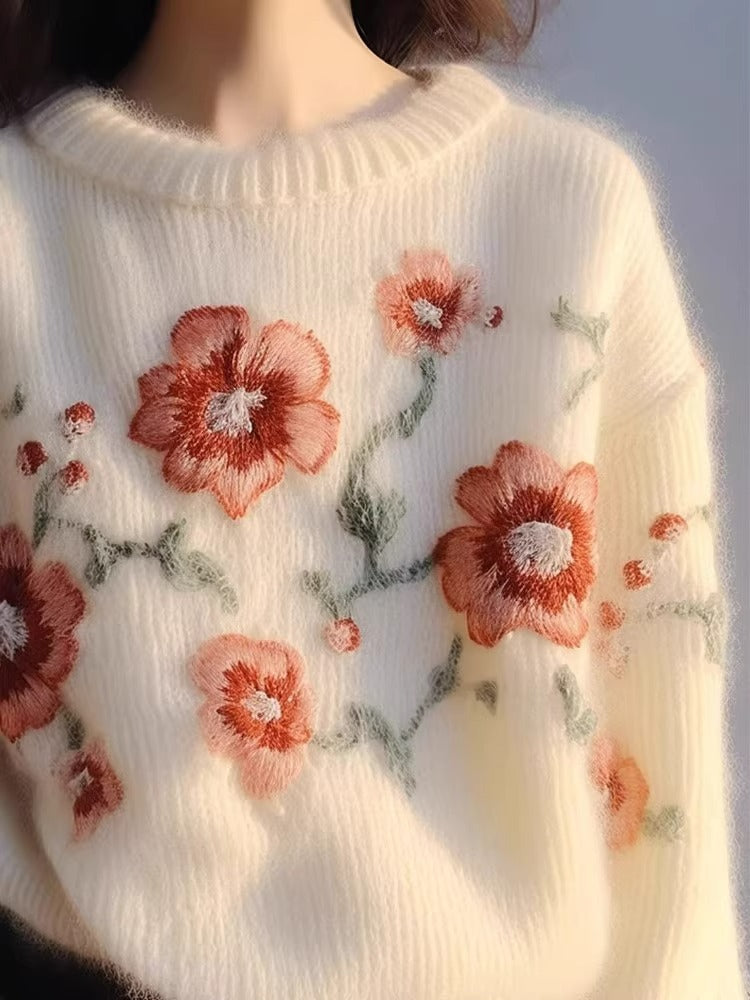 Elegancki i wygodny sweter w kolorze morelowym z okrągłym dekoltem i haftowanym wzorem kwiatowym
