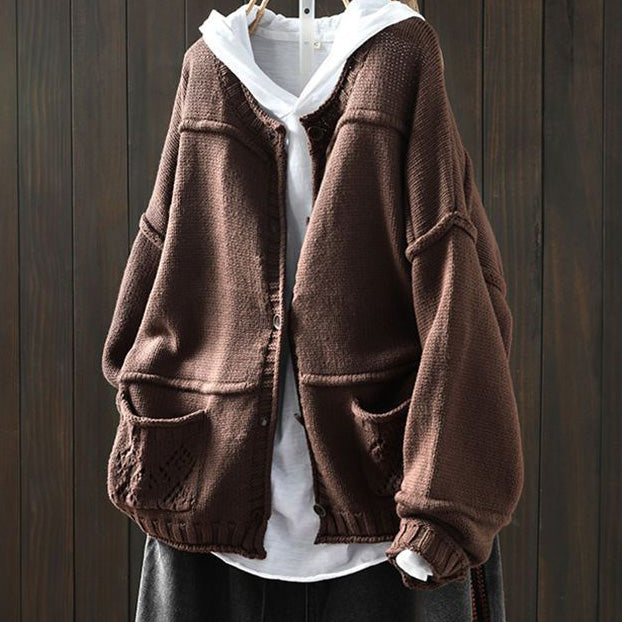 Sweter w stylu retro wykonany z dzianiny patchworkowej, łączący w sobie artystyczny, swobodny i swobodny styl.