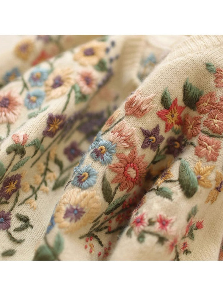 Elegancki i wygodny, beżowy sweter kardigan w stylu retro z haftowanym wzorem kwiatowym
