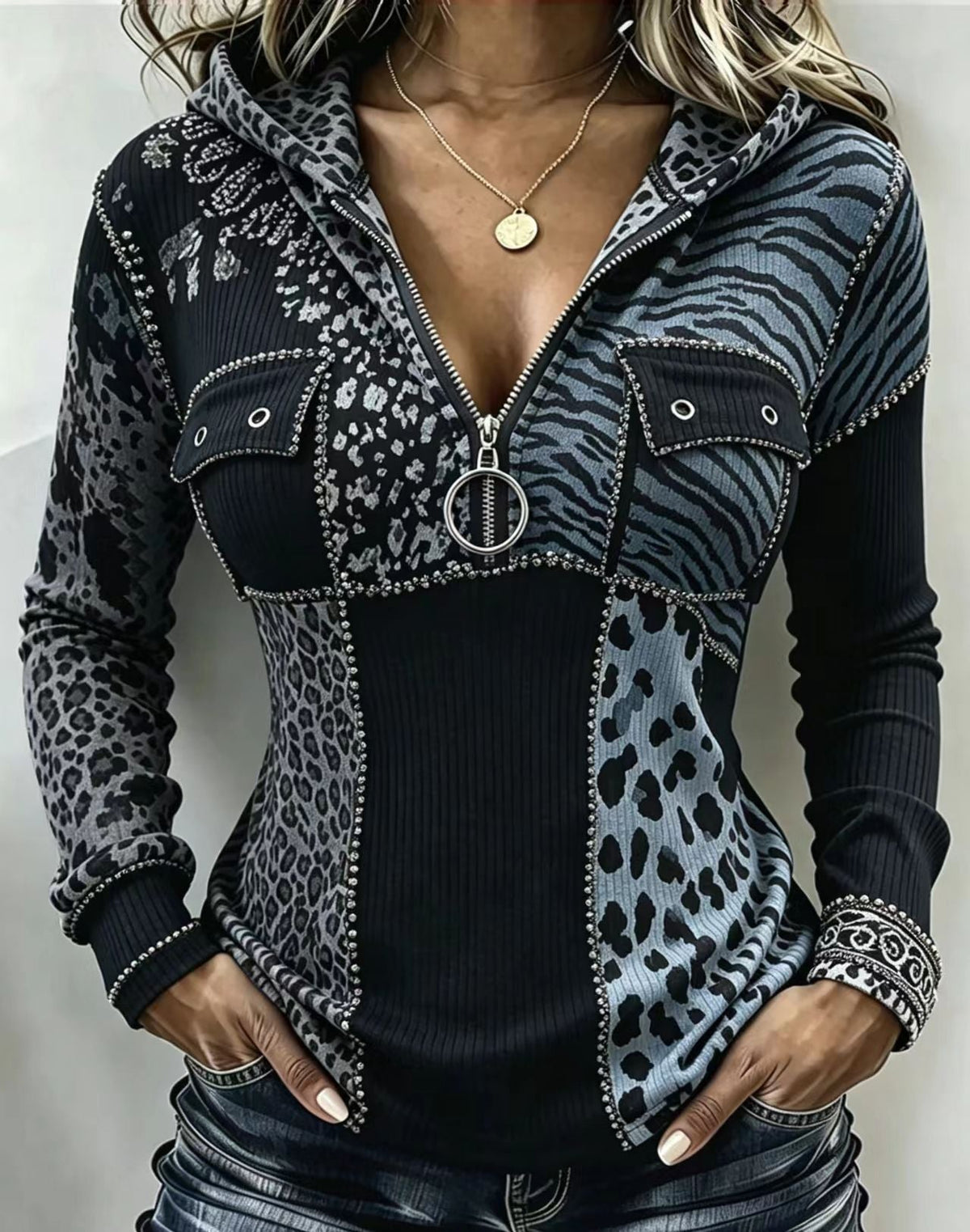 Elegancki i świetnie dopasowany sweter z kaszmiru w stylu vintage ze wzorem i zapięciem na suwak przy dekolcie, który zapewnia wygodę i żywy wygląd.