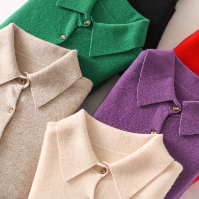 Elegancki i wygodny sweter z kaszmirowymi klapami w jednolitym kolorze