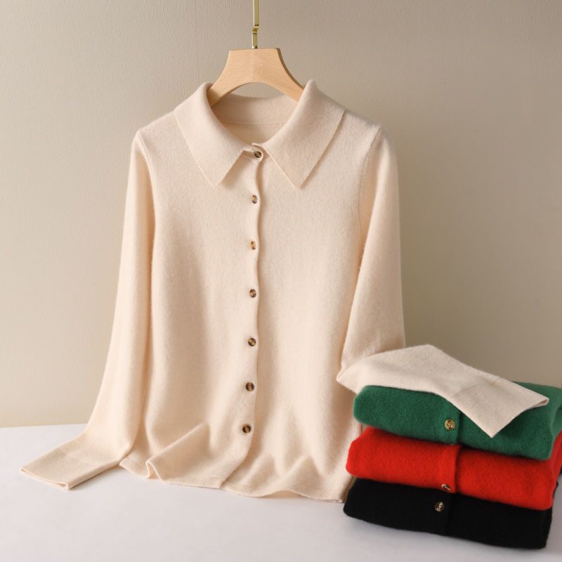 Elegancki i wygodny sweter z kaszmirowymi klapami w jednolitym kolorze