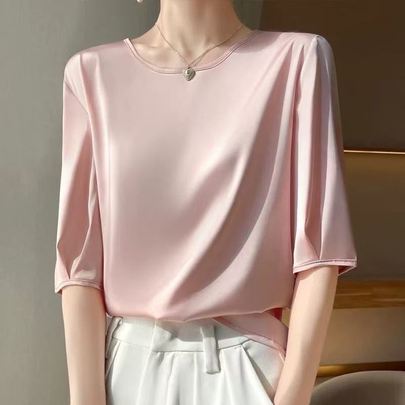 Nowy damski satynowy top w jednolitym kolorze, z okrągłym dekoltem, wyszczuplający krój, emanujący elegancją.
