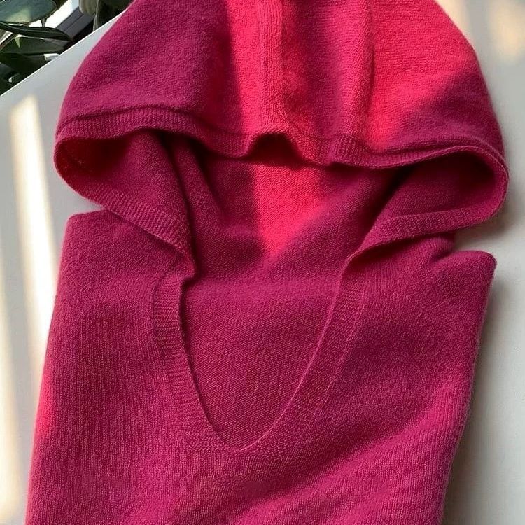 Elegancki i wygodny miękki sweter z kapturem w różnych kolorach