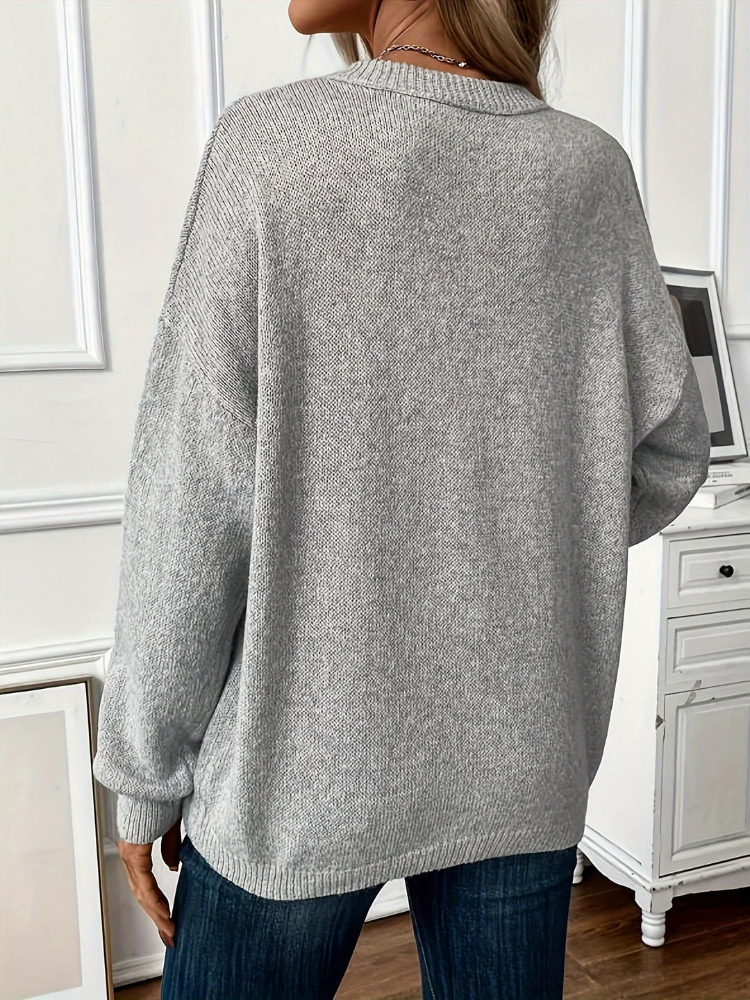 Elegancki, wygodny, luźny i stylowy sweter z okrągłym dekoltem i jednolitym kolorem