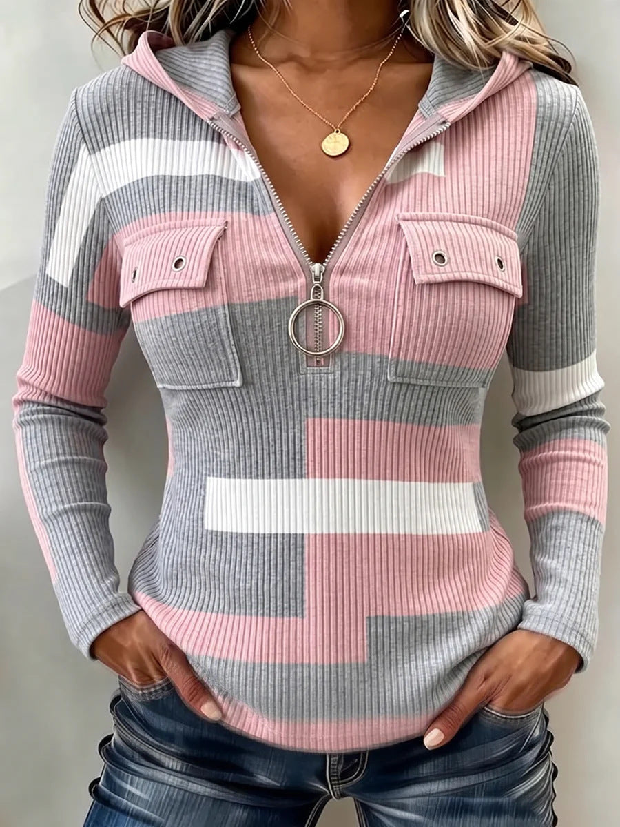 Elegancki i świetnie dopasowany sweter z kaszmiru w stylu vintage ze wzorem i zapięciem na suwak przy dekolcie, który zapewnia wygodę i żywy wygląd.