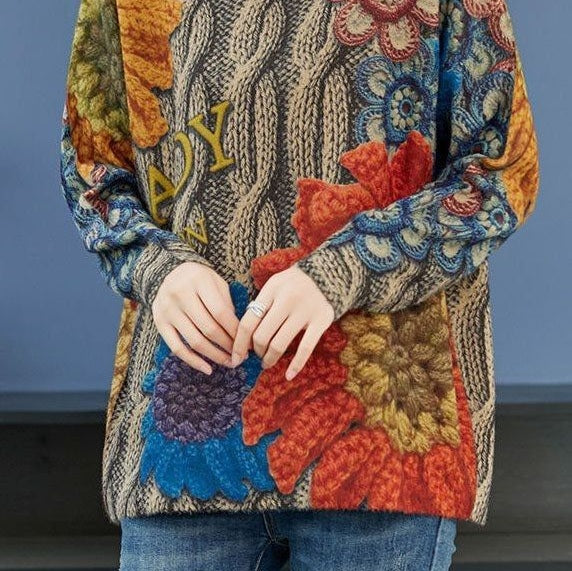 Elegancki i gruby sweter z golfem, tkany we wzór kwiatowy, ciepły, elegancki i stylowy.