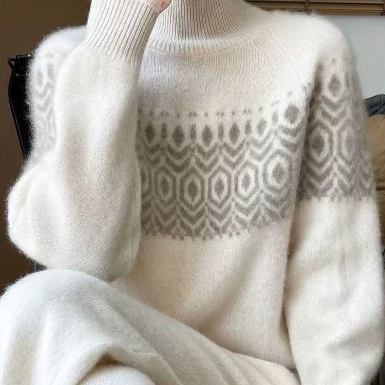 Elegancki i wygodny sweter z golfem, miękki i ciepły, z geometrycznym wzorem żakardowym.