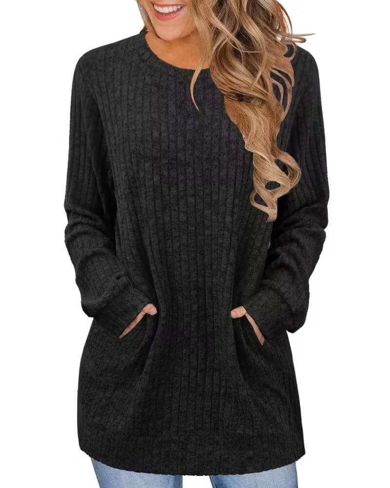 Piękny, dopasowany, jednolity kolor sweter z okrągłym dekoltem i kieszeniami.