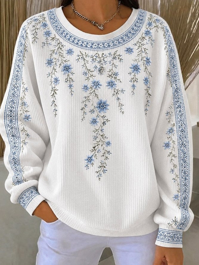 Ten sweter z okrągłym dekoltem jest elegancki i wygodny, ozdobiony delikatnym kwiatowym wzorem i ma swobodny, uniwersalny styl.