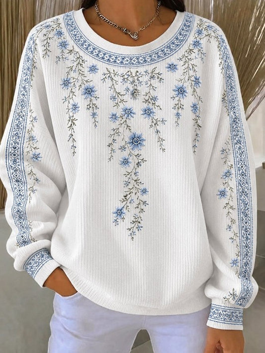Ten sweter z okrągłym dekoltem jest elegancki i wygodny, ozdobiony delikatnym kwiatowym wzorem i ma swobodny, uniwersalny styl.