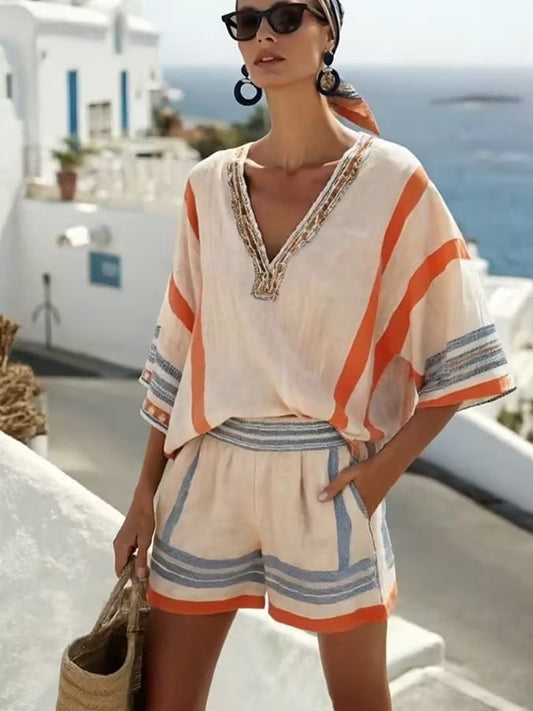 Dwuczęściowy, bezrękawnik w stylu retro w kolorze jasnoróżowym, wykonany z imitacji bawełny i lnu, w połączeniu ze stylowymi szortami.