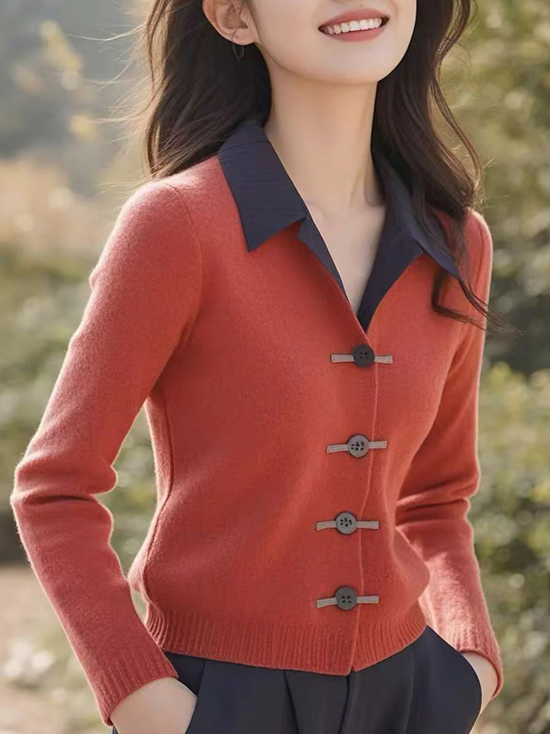 Dopasowany, luksusowy damski kardigan dzianinowy zapinany na jeden guzik. 02