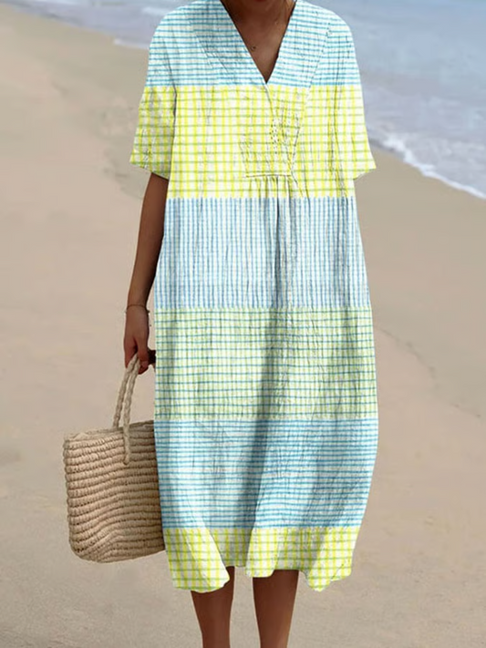 Elegancka sukienka w stylu vintage z poziomymi paskami w kolorze żółtym i zielonym oraz dekoltem w serek.