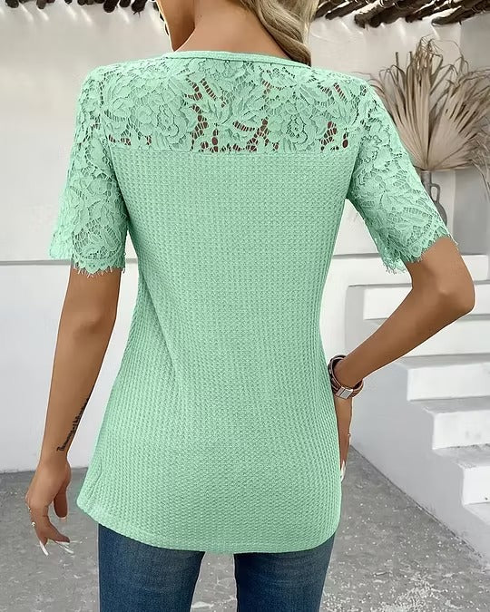Stylowy i elegancki damski top dzianinowy w jednolitym kolorze, półprzezroczysty, haftowany koronkowy top w jednolitym kolorze, okrągły dekolt, krótkie rękawy.