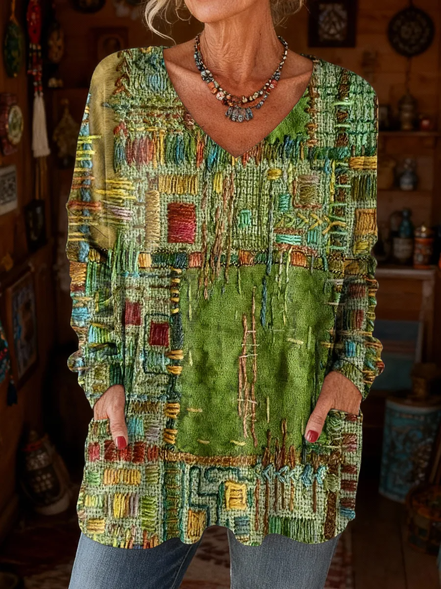 Elegancki i wygodny sweter z kaszmiru z dekoltem w serek, ozdobiony nieregularnym wzorem w bloki kolorystyczne i kieszeniami.