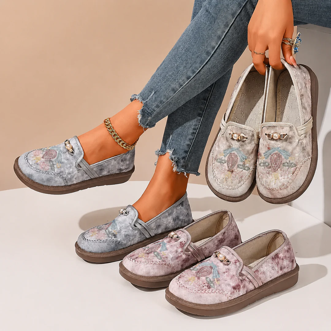 Nowe haftowane buty w stylu chińskim z wygodnymi, antypoślizgowymi, miękkimi podeszwami i haftowanymi wzorami kwiatowymi w stylu etnicznym.