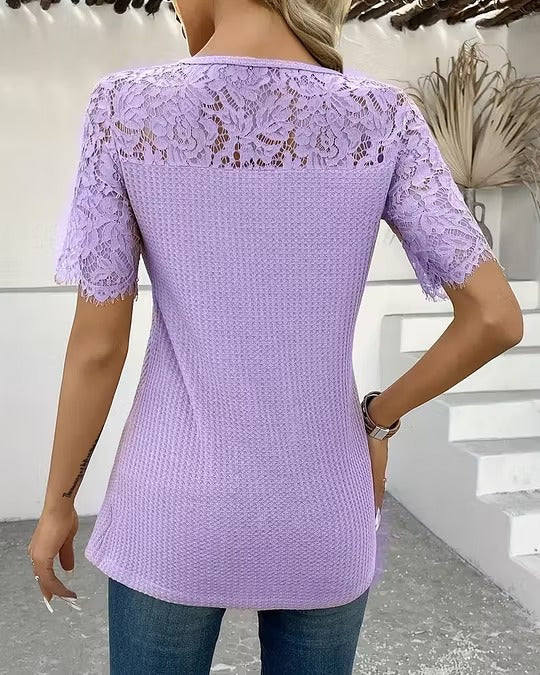 Stylowy i elegancki damski top dzianinowy w jednolitym kolorze, półprzezroczysty, haftowany koronkowy top w jednolitym kolorze, okrągły dekolt, krótkie rękawy.