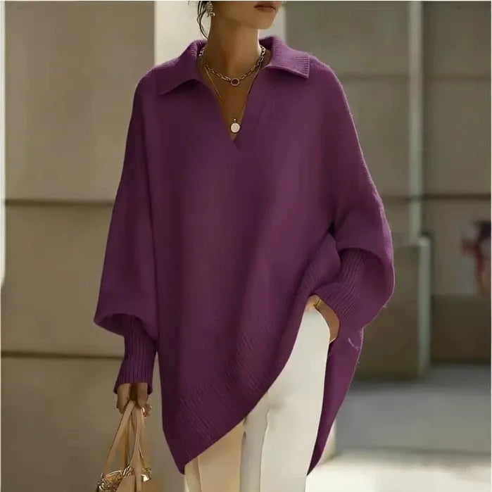 Ten elegancki, jednokolorowy sweter z kołnierzykiem ma dopasowane mankiety, które są zarówno uniwersalne, jak i wygodne.