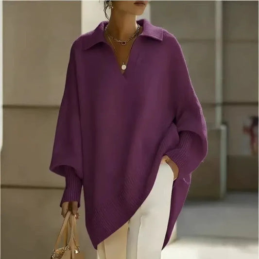 Ten elegancki, jednokolorowy sweter z kołnierzykiem ma dopasowane mankiety, które są zarówno uniwersalne, jak i wygodne.