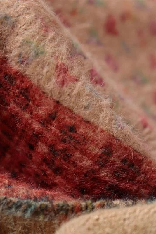 Sweter damski z kwiatowym wzorem w różnych kolorach, elegancki krój, odpowiedni do noszenia na co dzień