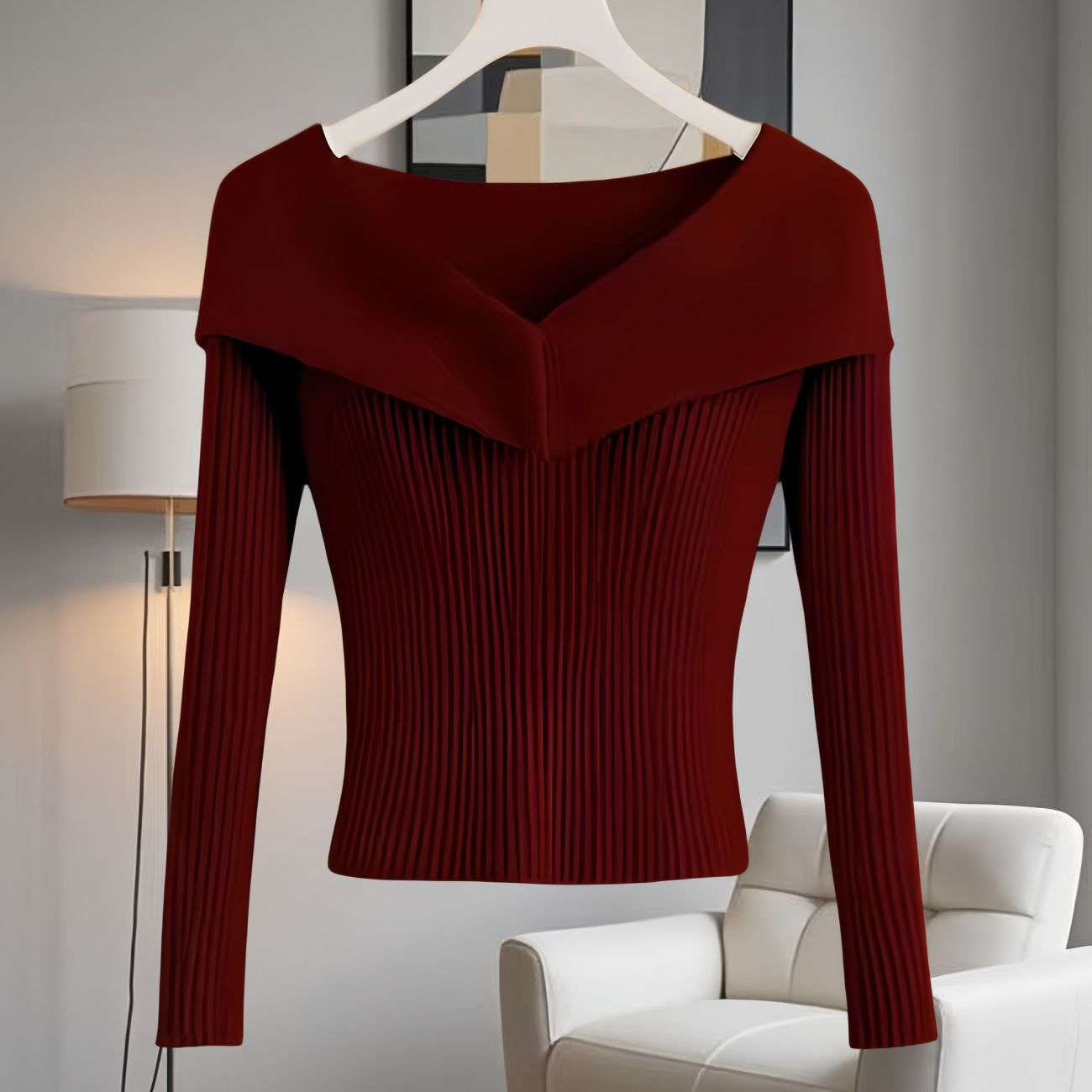 Ten elegancki i wygodny sweter z długim rękawem jest pięknie skrojony i ma kopertowy dekolt.