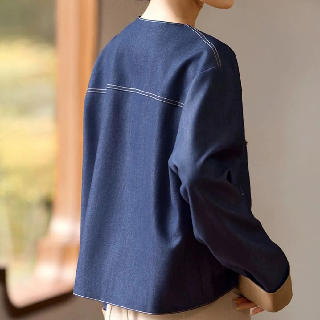 Elegancka i wygodna koszula z imitacji jeansu z brązowymi mankietami