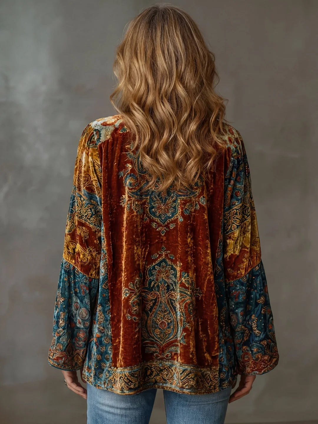 Ten kardigan w stylu retro boho jest elegancki, piękny i wyjątkowo stylowy.