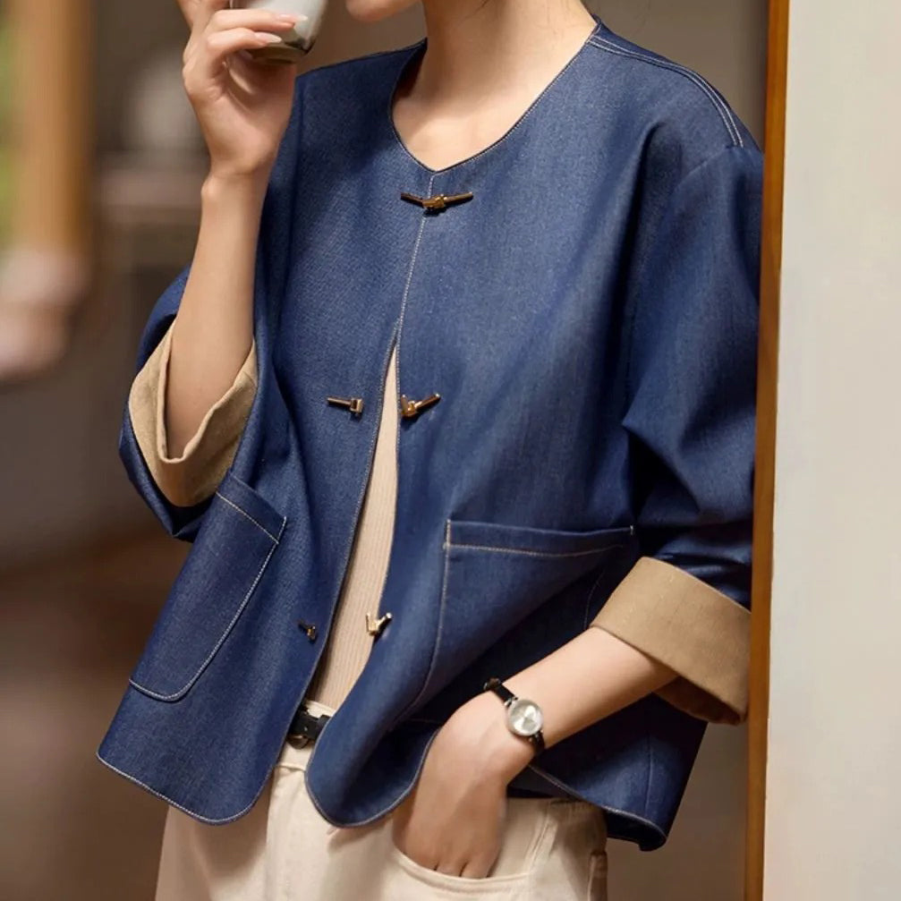 Elegancka i wygodna koszula z imitacji jeansu z brązowymi mankietami