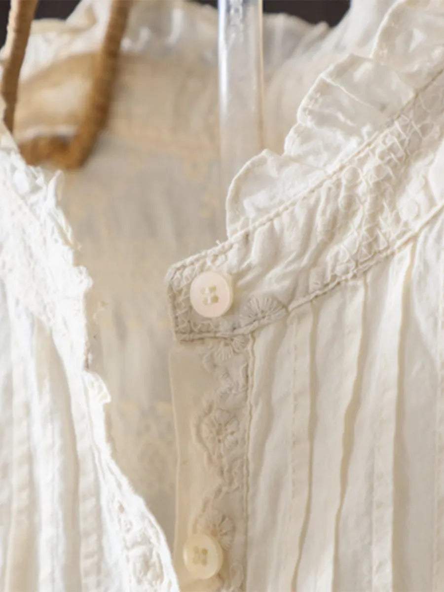 Nowa, luźna koszula w stylu francuskim z zakładkami harmonijkowymi, wykonana z czystej bawełny i ozdobiona haftowanym wzorem kwiatowym.