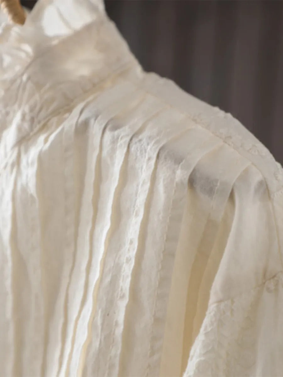 Nowa, luźna koszula w stylu francuskim z zakładkami harmonijkowymi, wykonana z czystej bawełny i ozdobiona haftowanym wzorem kwiatowym.