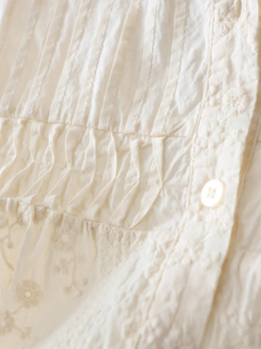 Nowa, luźna koszula w stylu francuskim z zakładkami harmonijkowymi, wykonana z czystej bawełny i ozdobiona haftowanym wzorem kwiatowym.