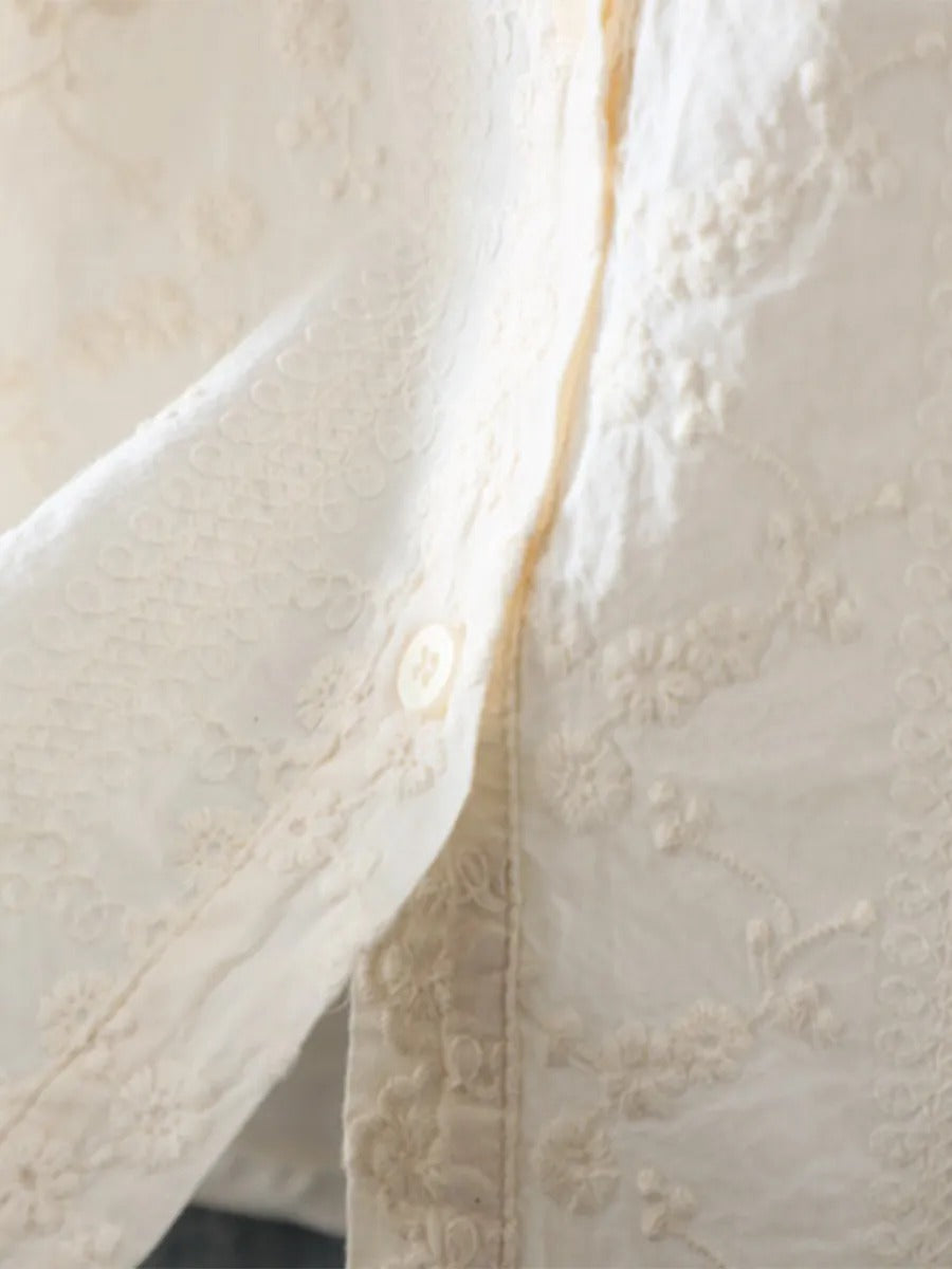 Nowa, luźna koszula w stylu francuskim z zakładkami harmonijkowymi, wykonana z czystej bawełny i ozdobiona haftowanym wzorem kwiatowym.