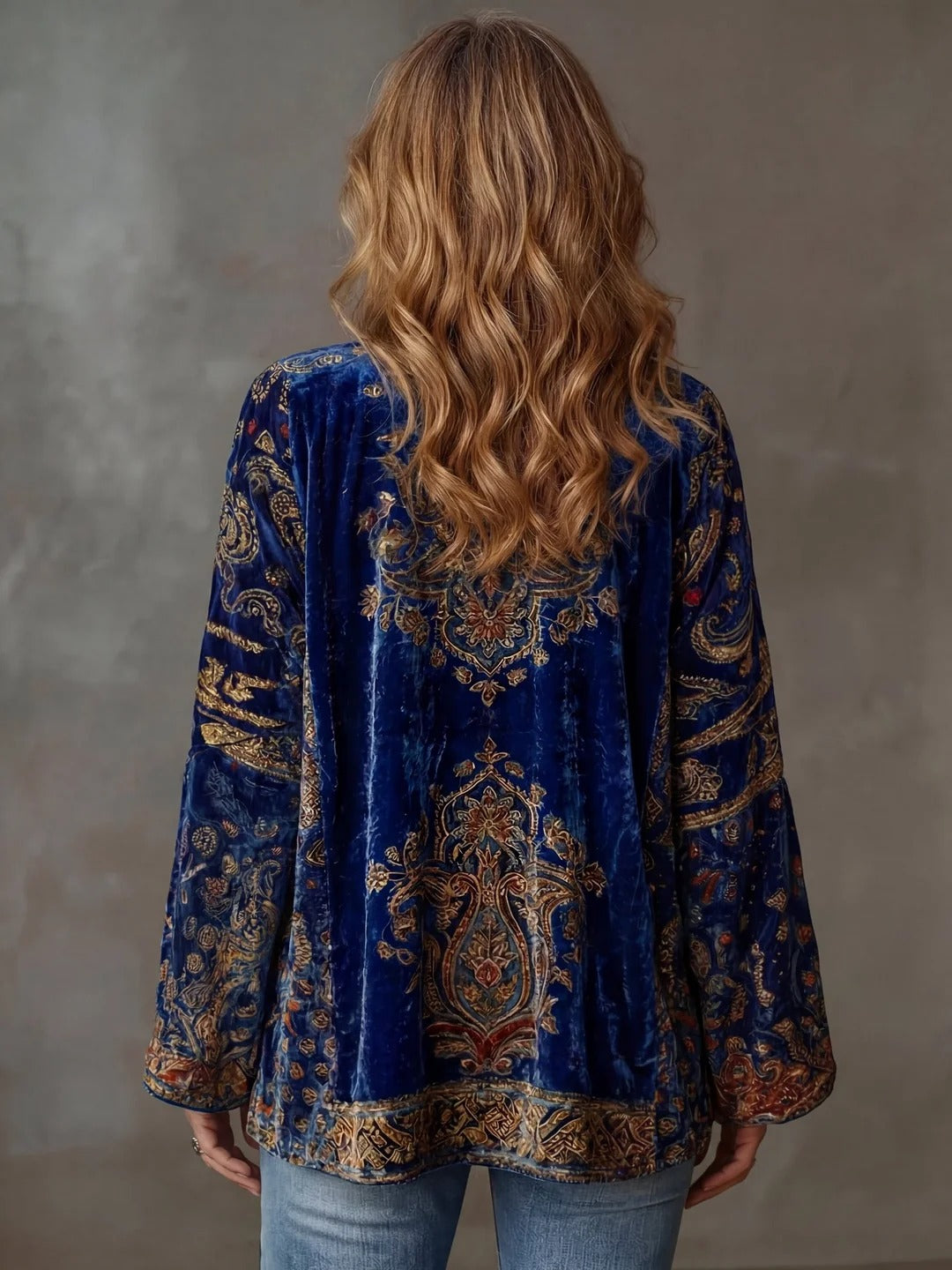 Ten kardigan w stylu retro boho jest elegancki, piękny i wyjątkowo stylowy.