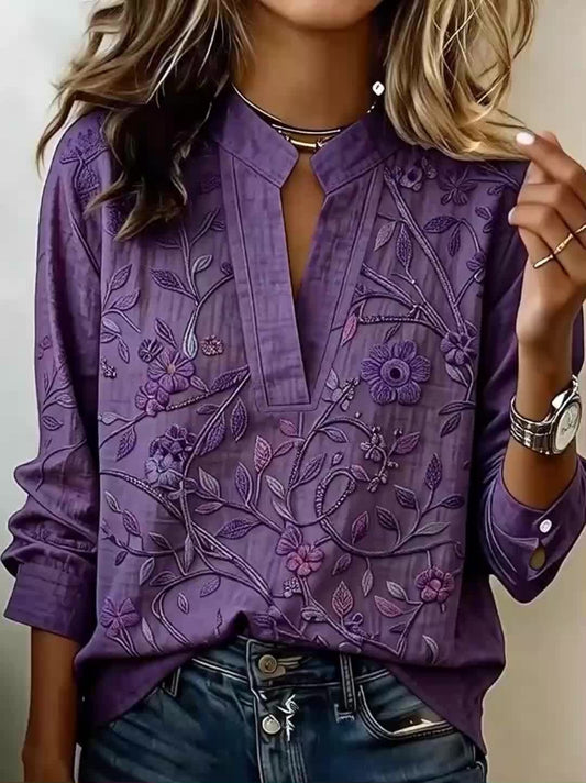 Ta elegancka, głęboko fioletowa koszula ma stójkę i kwiatowy wzór, dzięki czemu jest wygodna i uniwersalna.