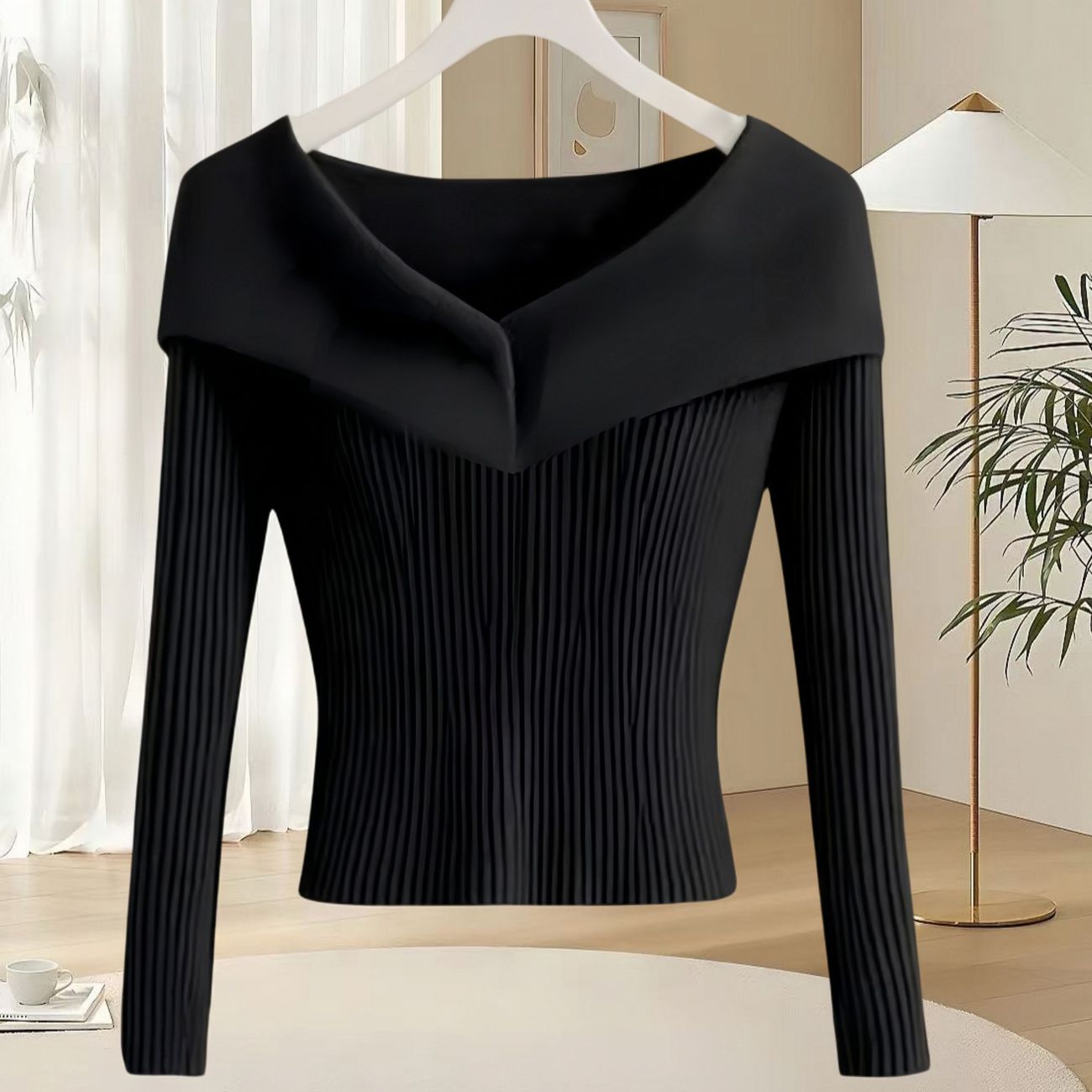 Ten elegancki i wygodny sweter z długim rękawem jest pięknie skrojony i ma kopertowy dekolt.